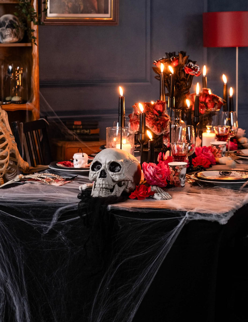 Escenografía de mesa de la decoración cráneo halloween