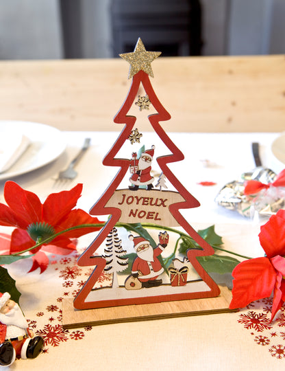 Mise en situation sur table de la décoration en bois sapin Joyeux Noël
