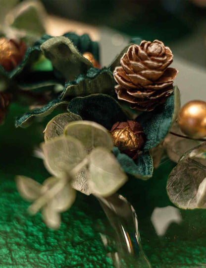 Decoración floral Elegancia verde oscuro y dorado 23 cm