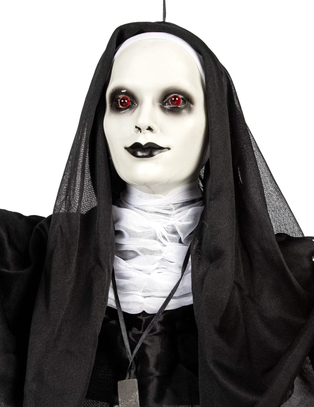 Gros plan sur le buste et le visage de la décoration lumineuse nonne suspendue