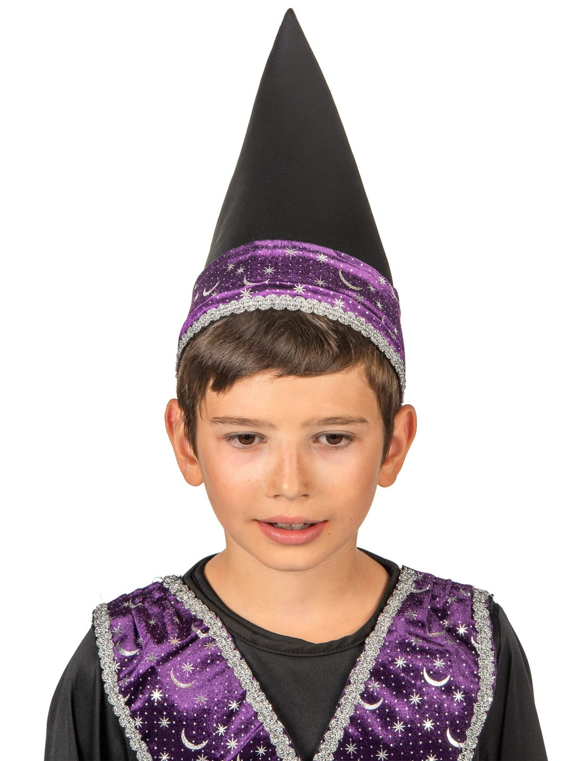 Primer plano del sombrero puntiagudo del disfraz de aprendiz de brujo para niño