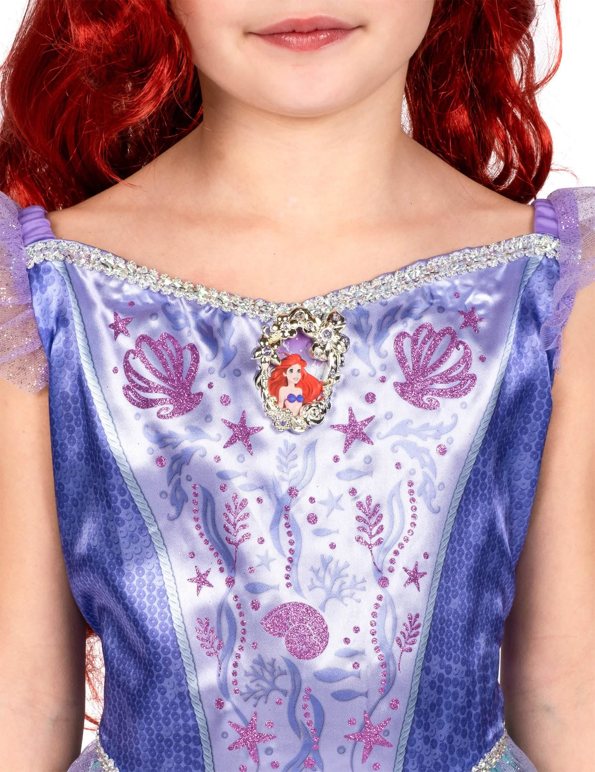 Détail du médaillon et du bustier du déguisement Ariel la Petite Sirène™ classique