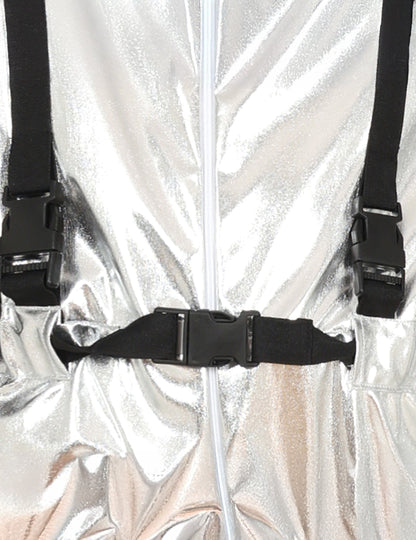 Détail des sangles et boucles noires du déguisement d'astronaute