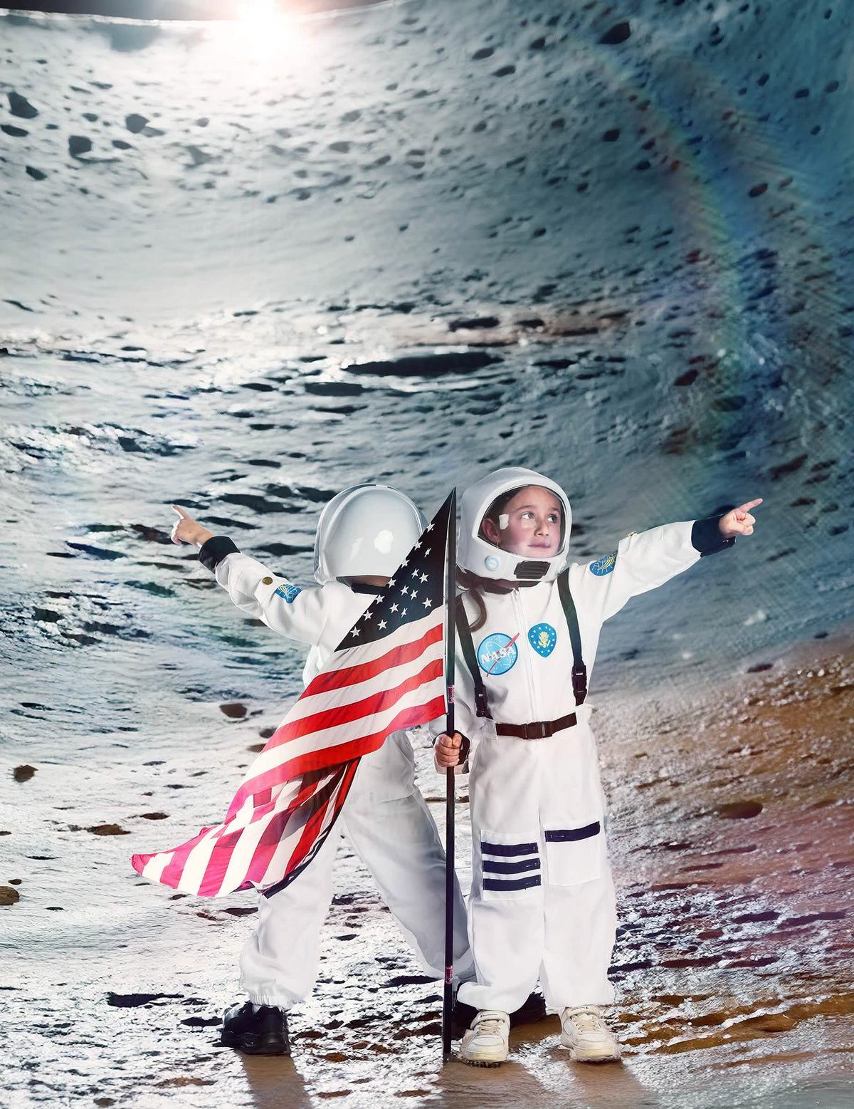 Mise en situación con bandera del disfraz de espacio para niño