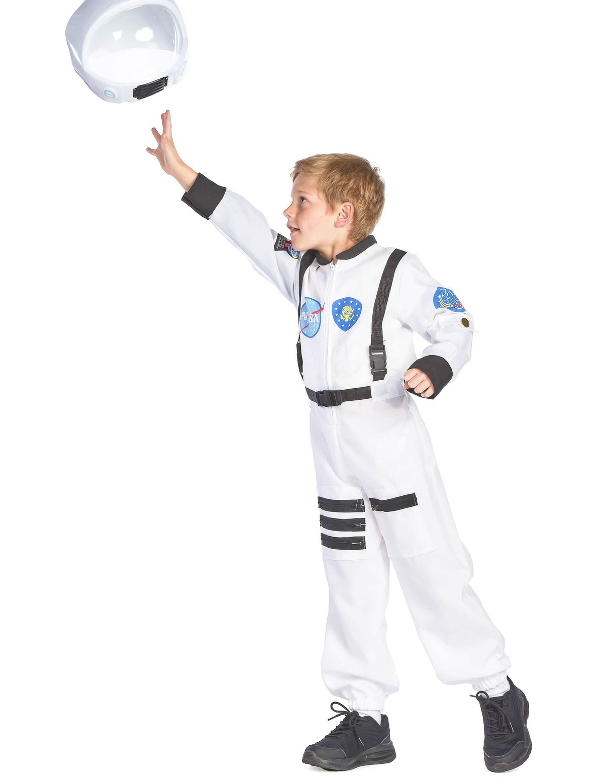 Vista de perfil con el casco del disfraz de espacio para niño
