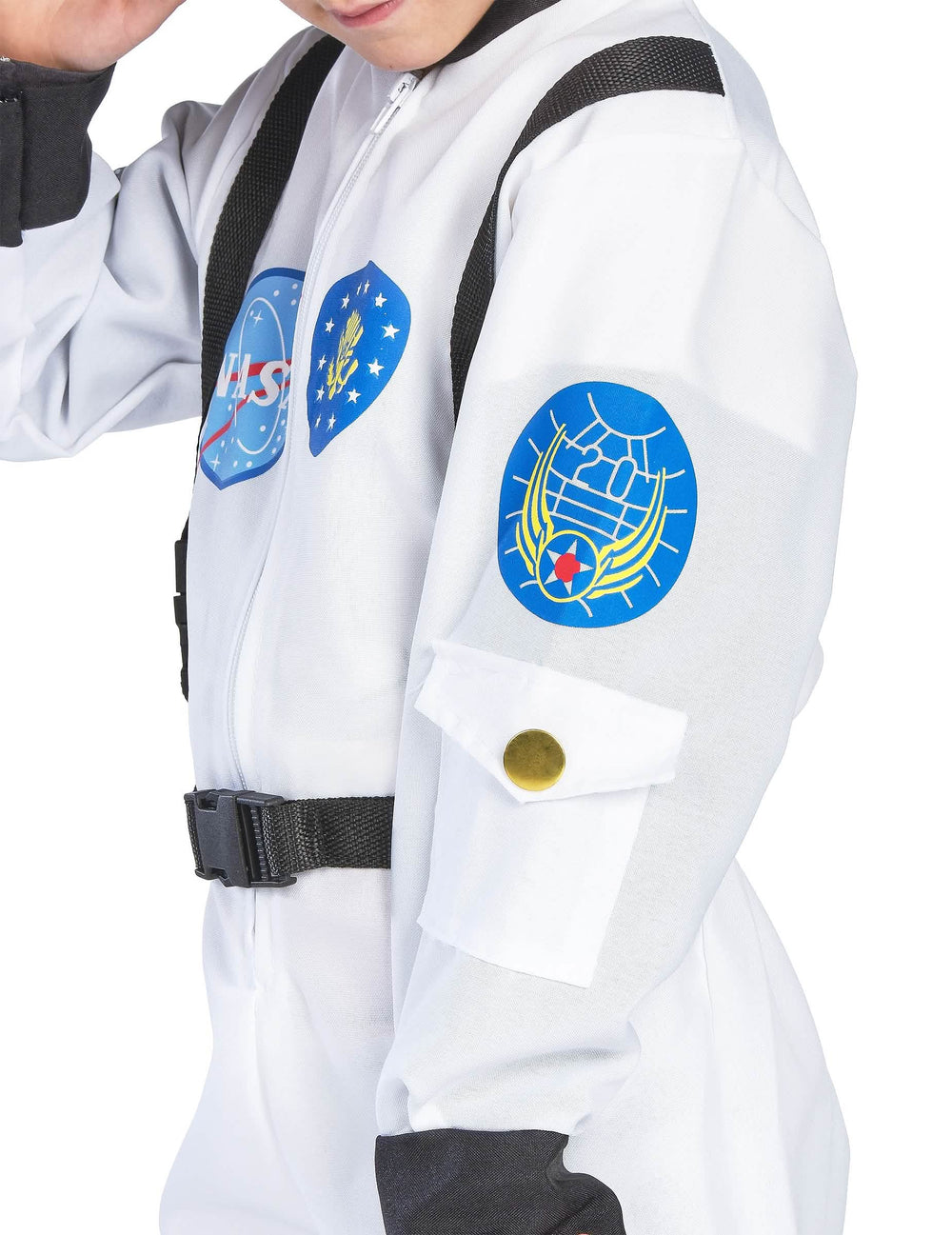 Detalle de la manga con parche y bolsillo del disfraz de espacio para niño