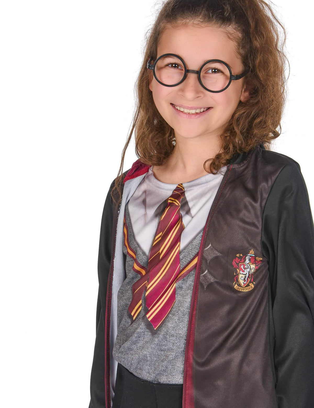 Primer plano del torso y las gafas del disfraz con accesorios Harry Potter™