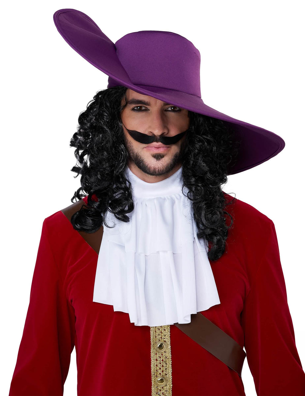 Primer plano del sombrero y la peluca del disfraz de capitán pirata con garfio de de lujo