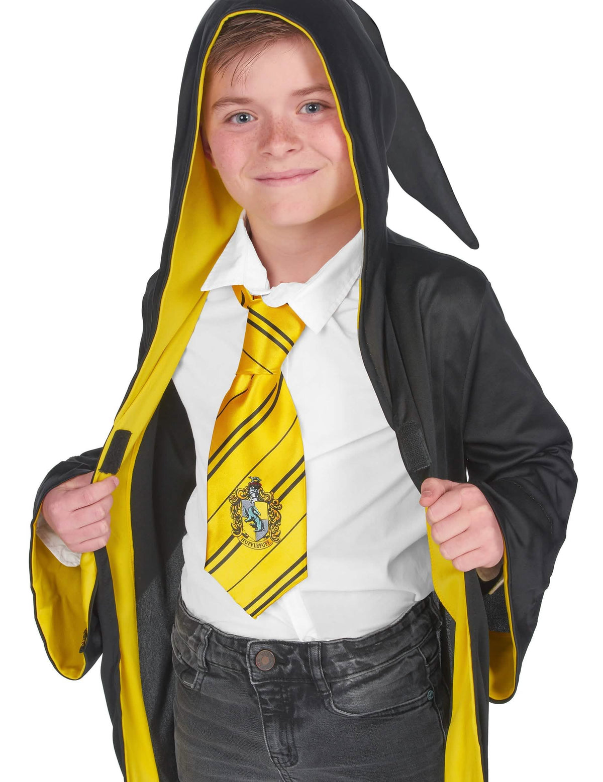 Primer plano de la corbata y la capucha del disfraz clásico de Harry Potter™ niño de Hufflepuff
