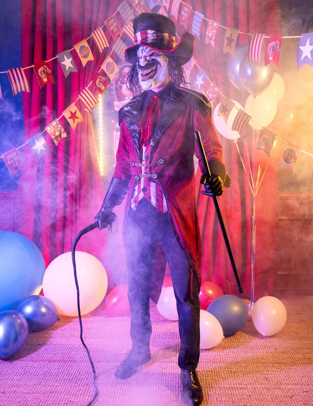 Escenario con decoración de circo del disfraz de domador aterrador de lujo