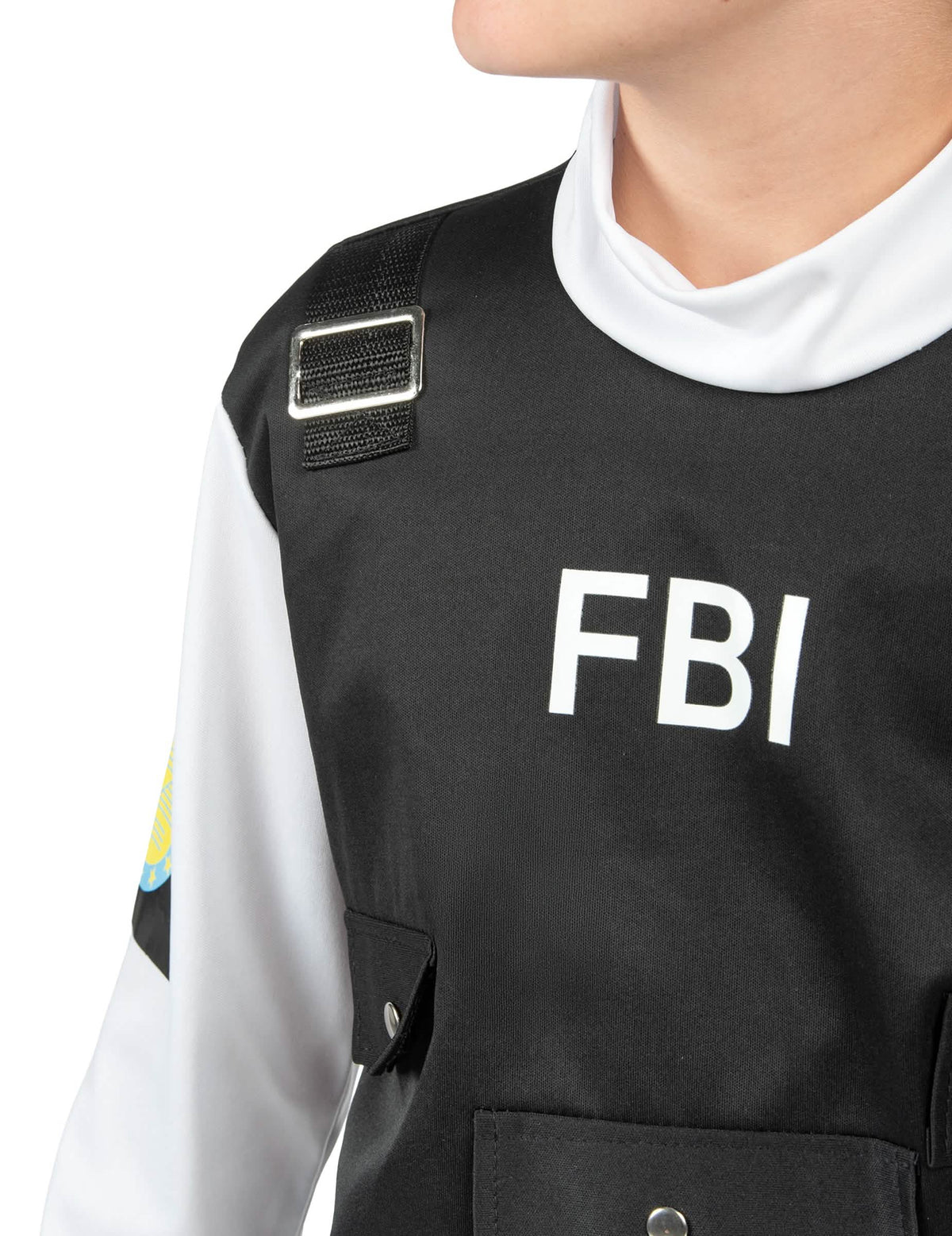 Detalle de la inscripción FBI en el chaleco del disfraz FBI para niño