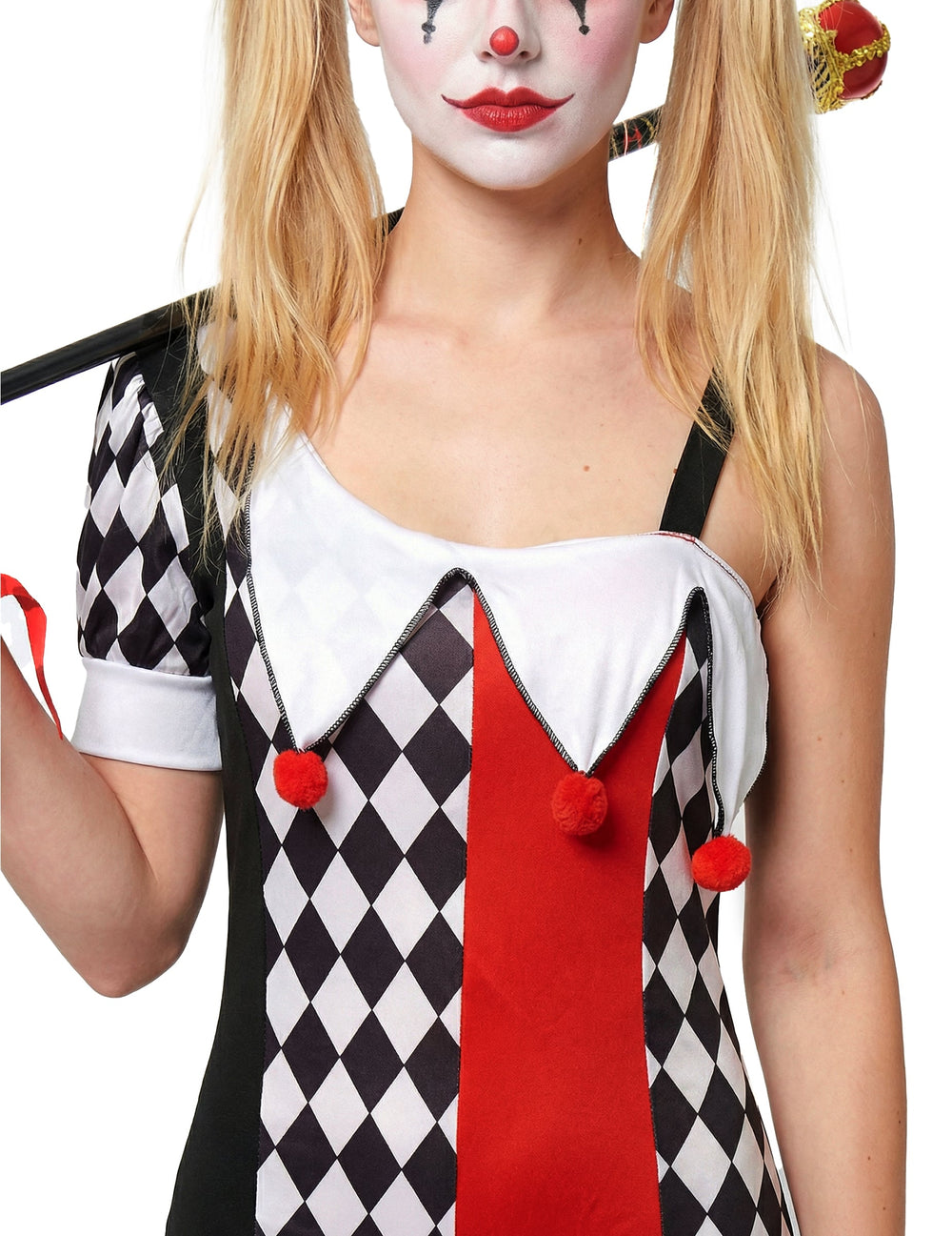 Gros plan sur le buste et le col du déguisement joker pour femme