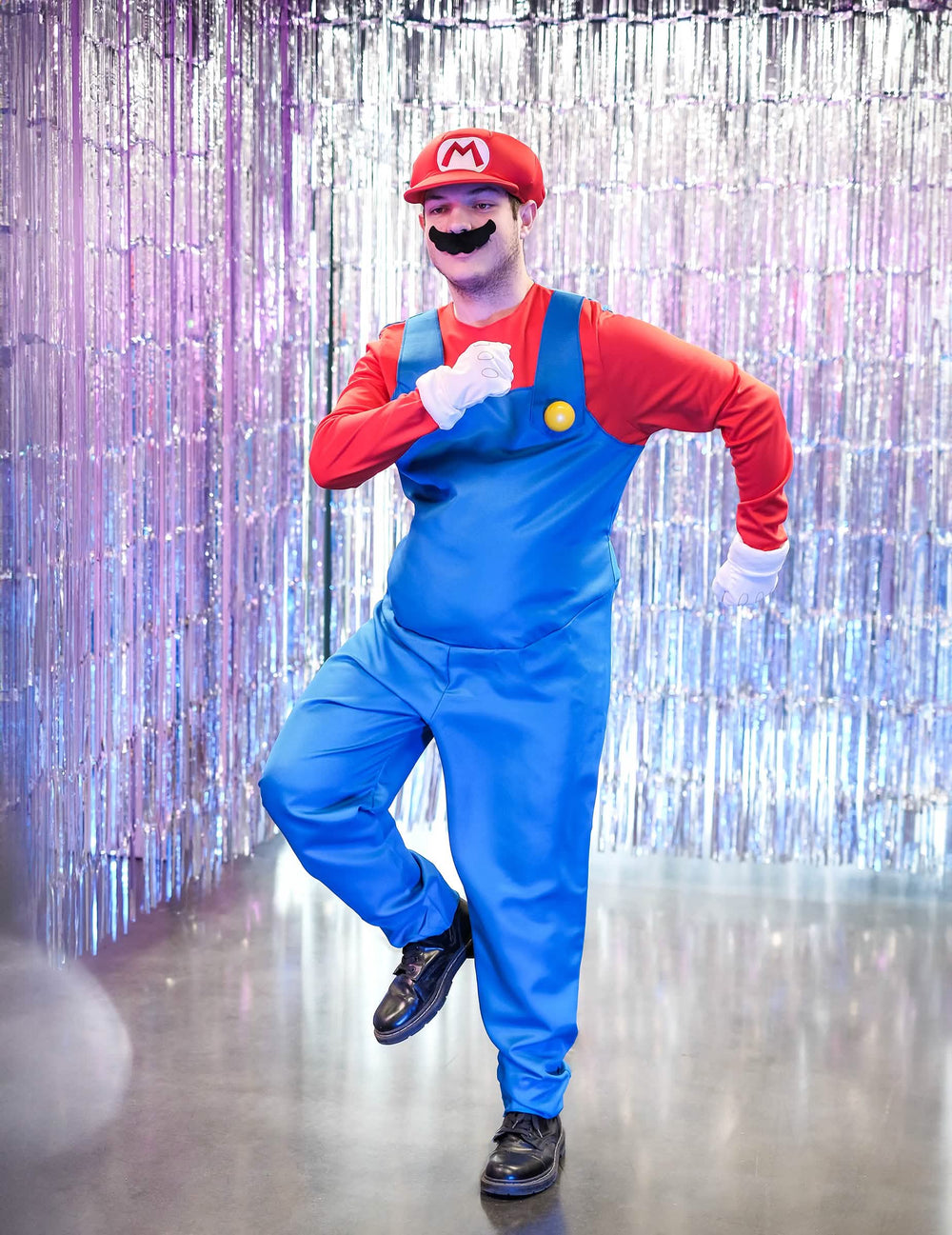 Vista general en movimiento del disfraz Mario™ Deluxe