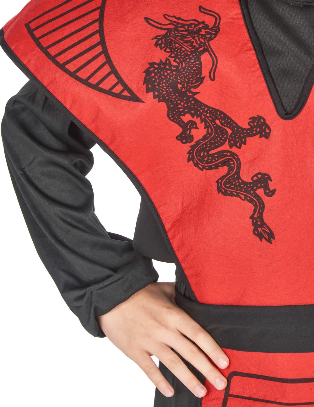 Primer plano del estampado de dragón del disfraz de ninja dragón para niño