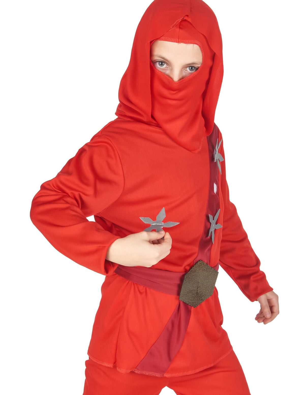 Gros plan sur les étoiles et la cagoule du déguisement ninja pour garçon