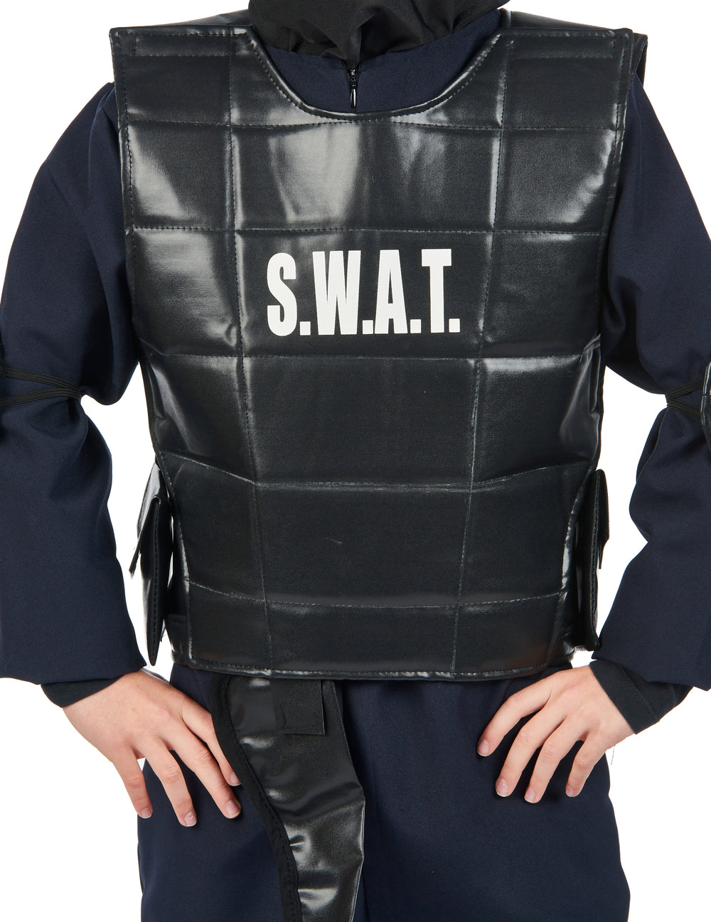 Gros plan sur le plastron avec inscription du déguisement officier du SWAT
