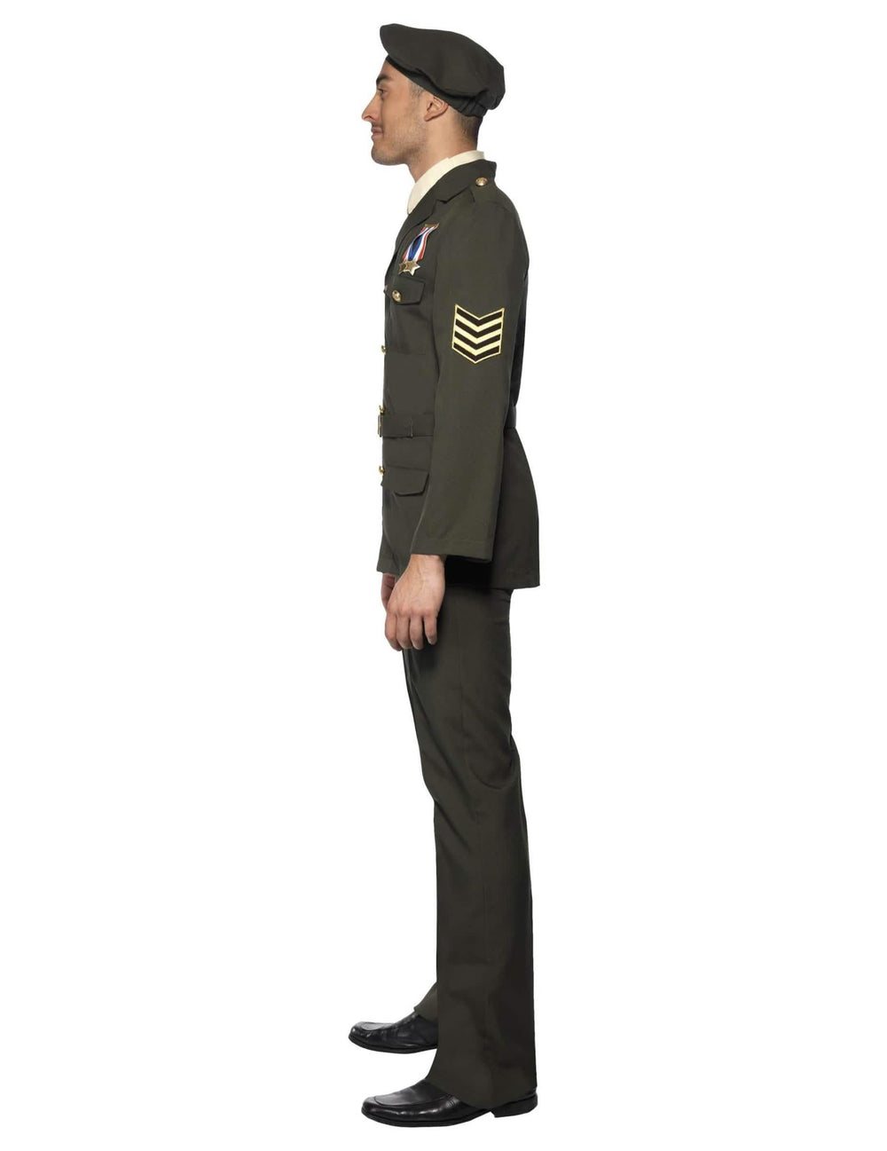 Vista de perfil del disfraz de oficial militar para hombre