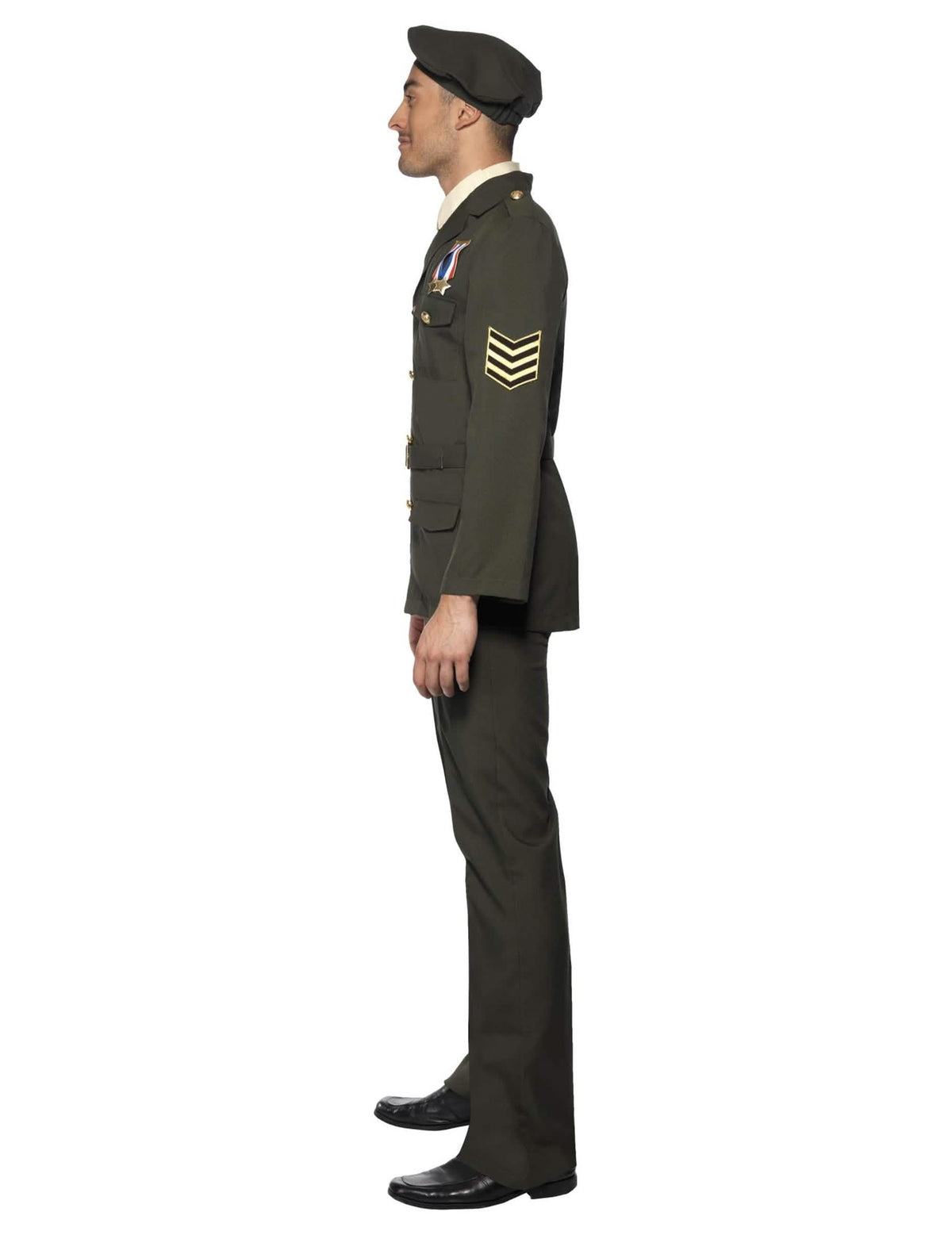 Vista de perfil del disfraz de oficial militar para hombre