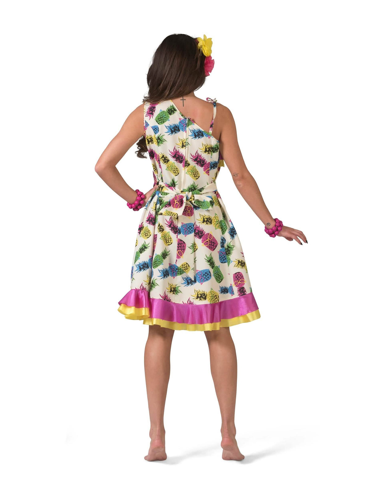 Vista trasera del vestido del disfraz con estampado de piñas