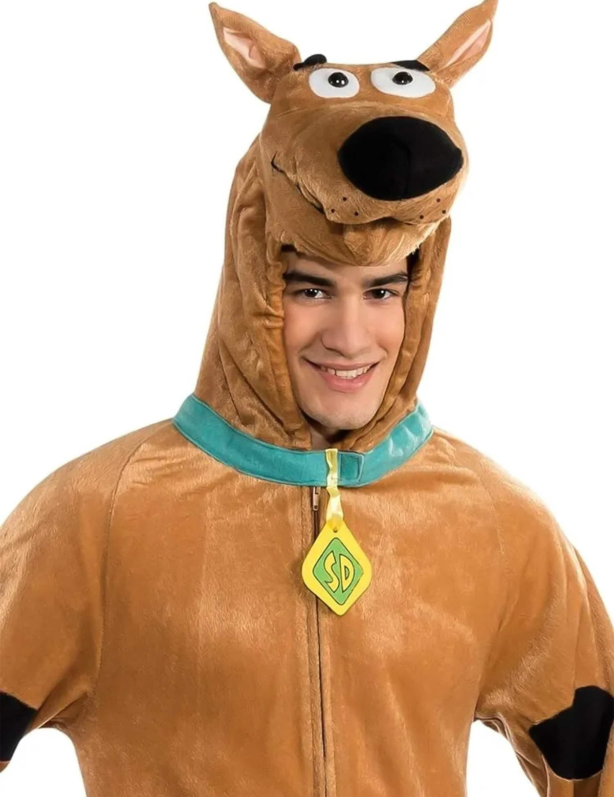 Primer plano de la capucha y el collar del disfraz de Scooby-Doo