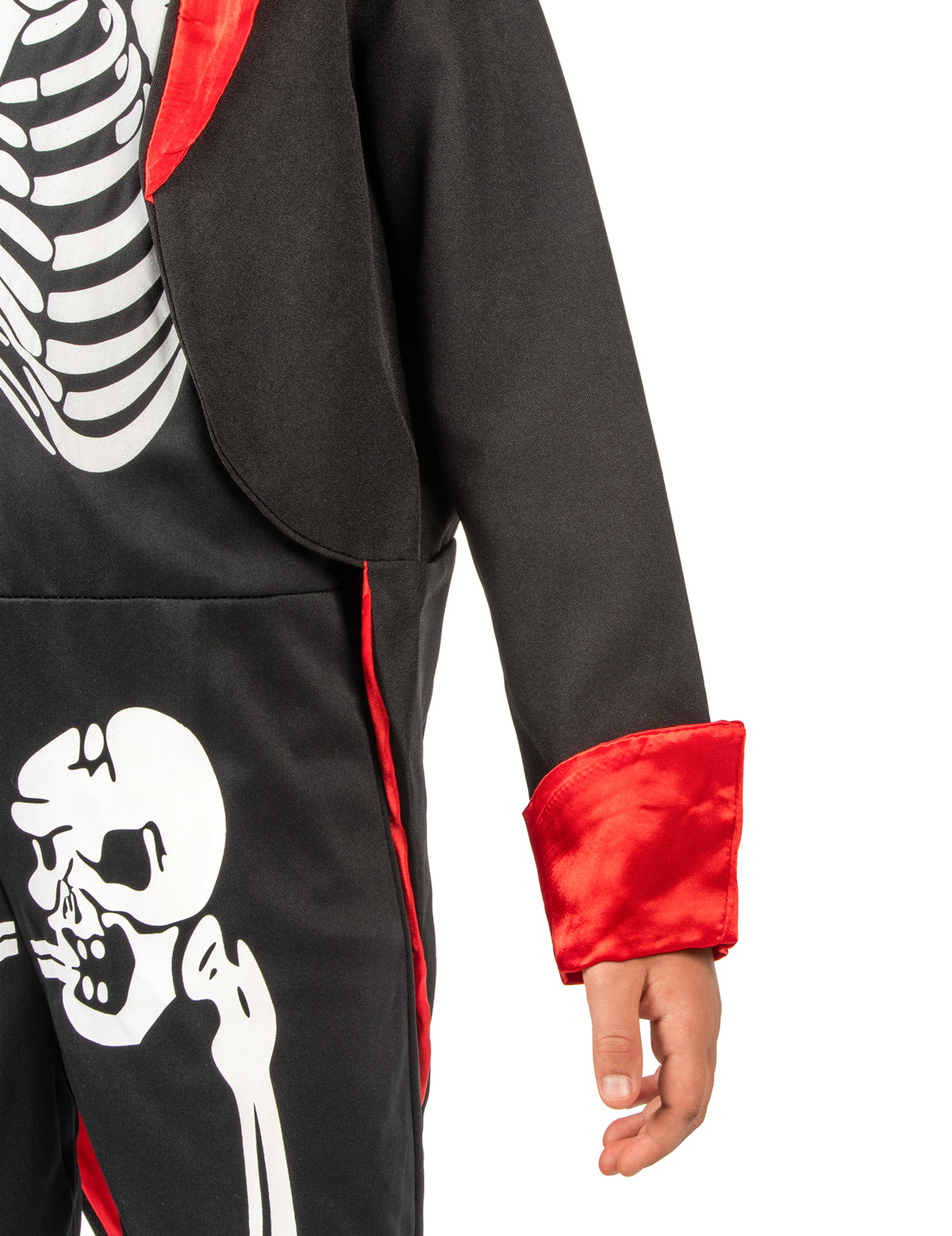 Détail de la manche et du revers rouge du déguisement de squelette chic garçon