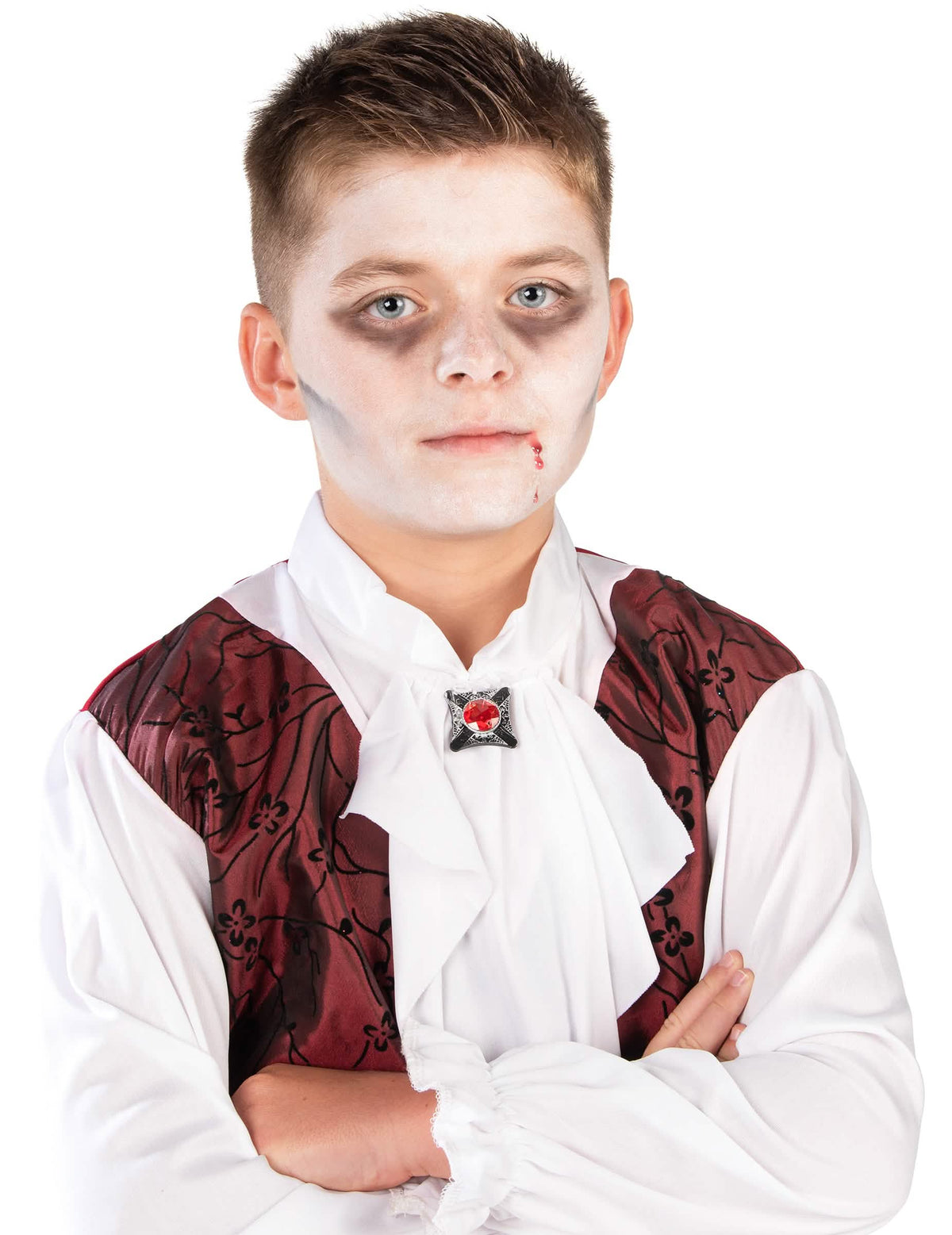 Primer plano del maquillaje y el busto del disfraz de vampiro elegante para niño