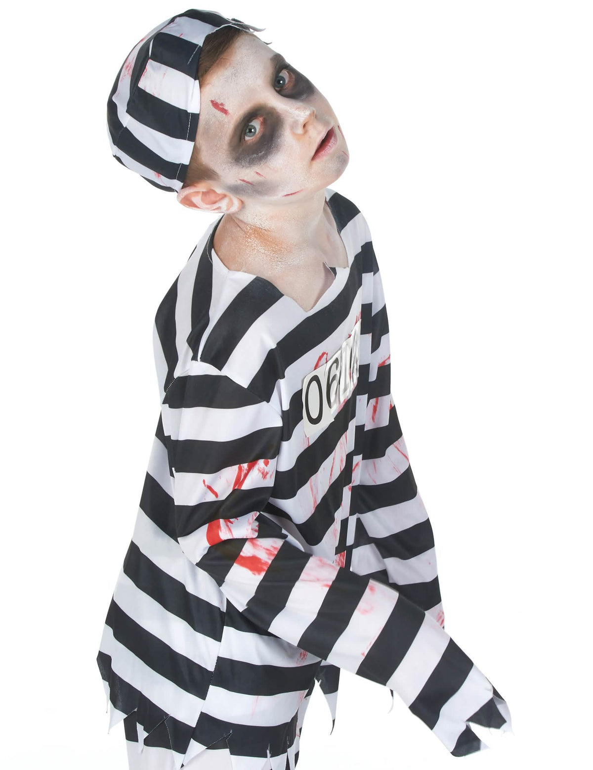 Détail du haut ensanglanté et du matricule du déguisement zombie prisonnier garçon Halloween