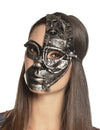 Gros plan du demi masque robot Steampunk porté avec un geste de silence