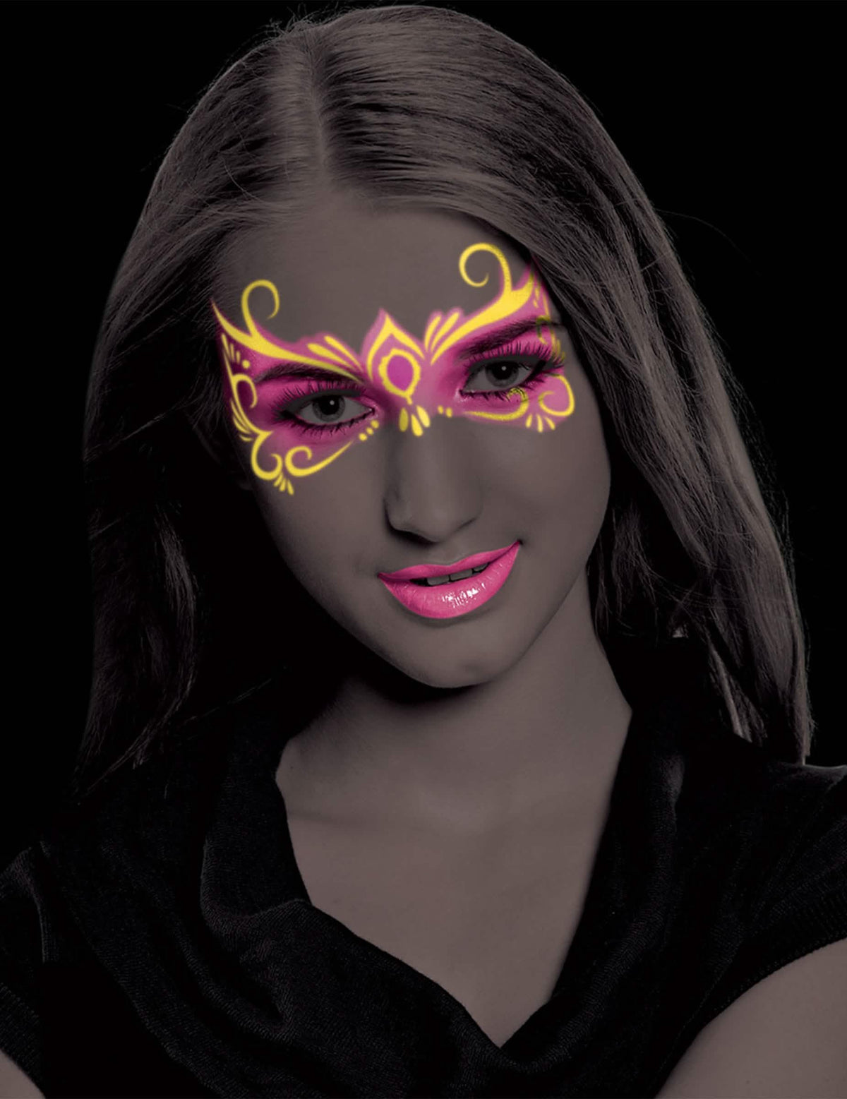 Maquillage du visage réalisé avec le duo de crayons de maquillage néon