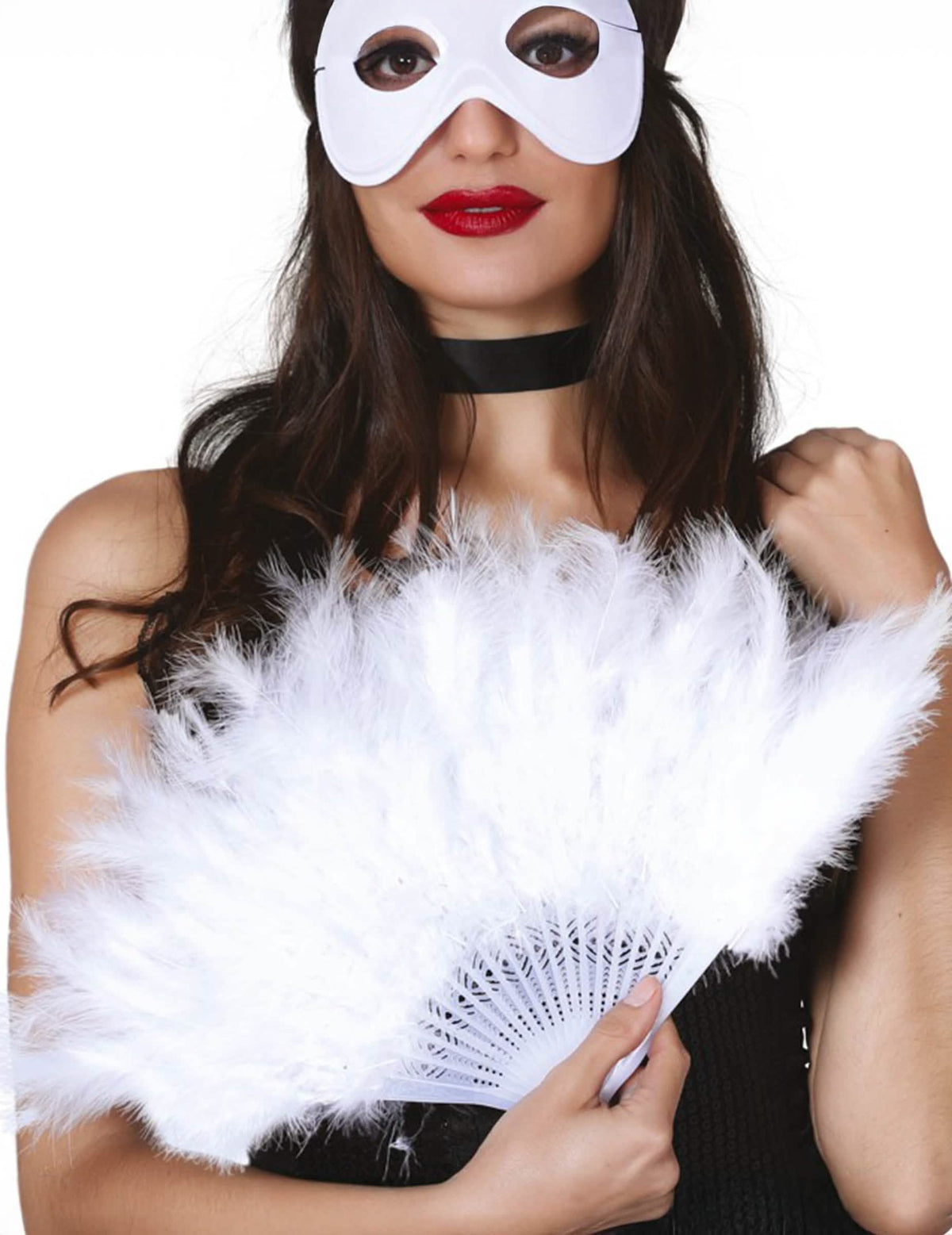 Escenificación con máscara de abanico con plumas