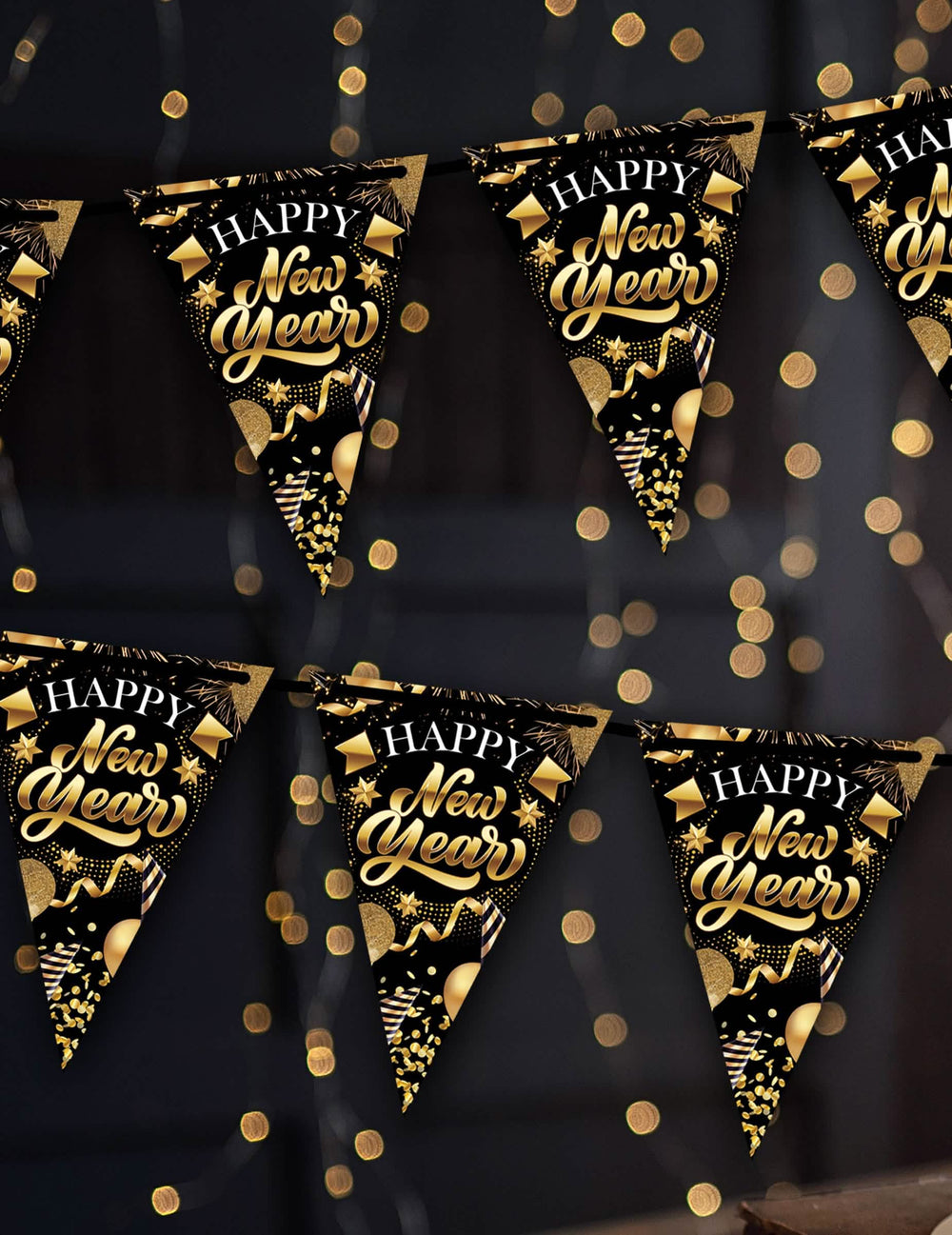 Gros plan sur les fanions de la guirlande à fanions en carton Happy New Year