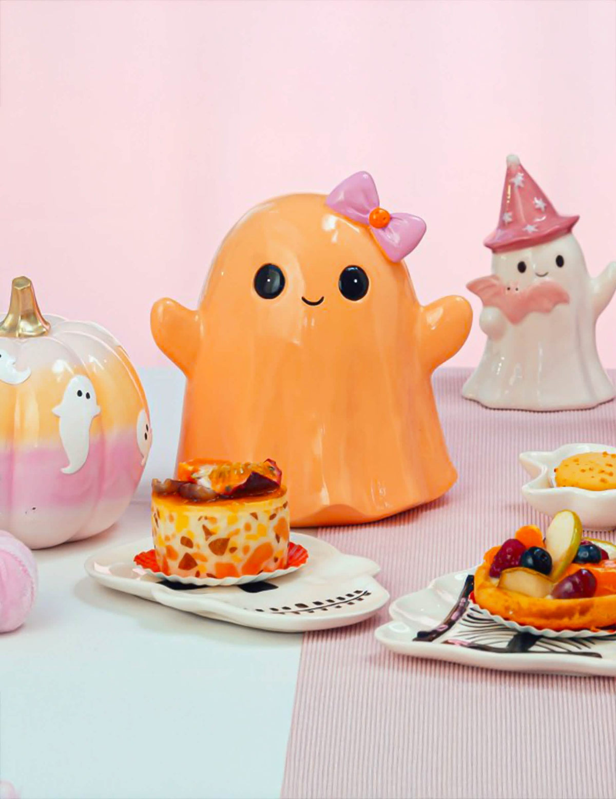 Fantasma sonriente de resina naranja pastel 20 cm