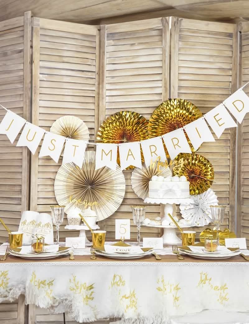 Decoración de mesa de la guirnalda de banderines Just Married