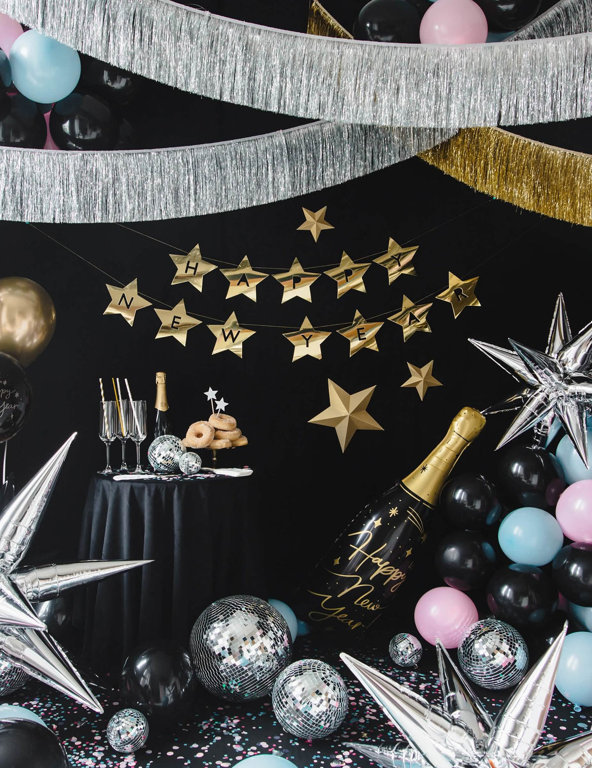Vue d'ensemble du décor de la guirlande d'étoiles Happy New Year