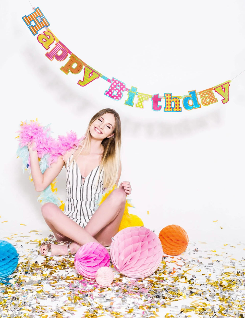 Escena de la guirnalda de cartón Happy Birthday