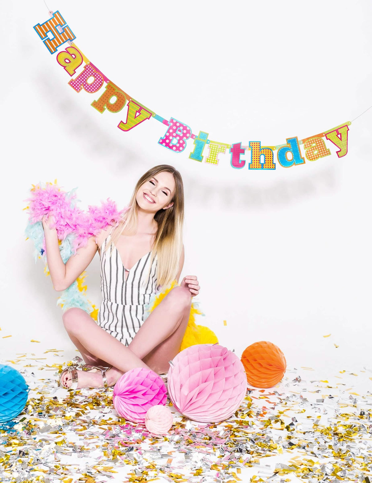 Escena de la guirnalda de cartón Happy Birthday