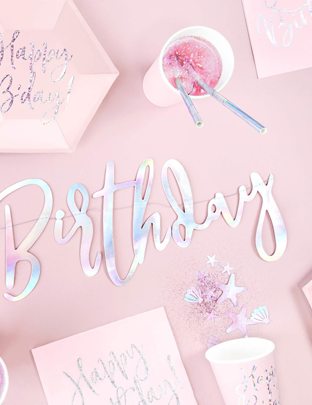 Détail de l'inscription Birthday de la guirlande en carton Happy Birthday