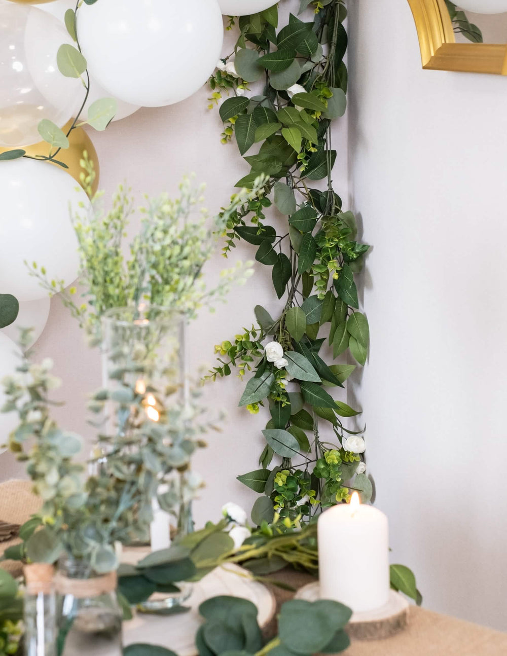 Guirlande de pivoines laurier et eucalyptus pour mariage blanche