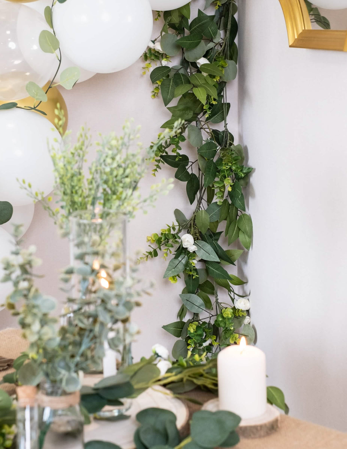 Guirlande de pivoines laurier et eucalyptus pour mariage blanche