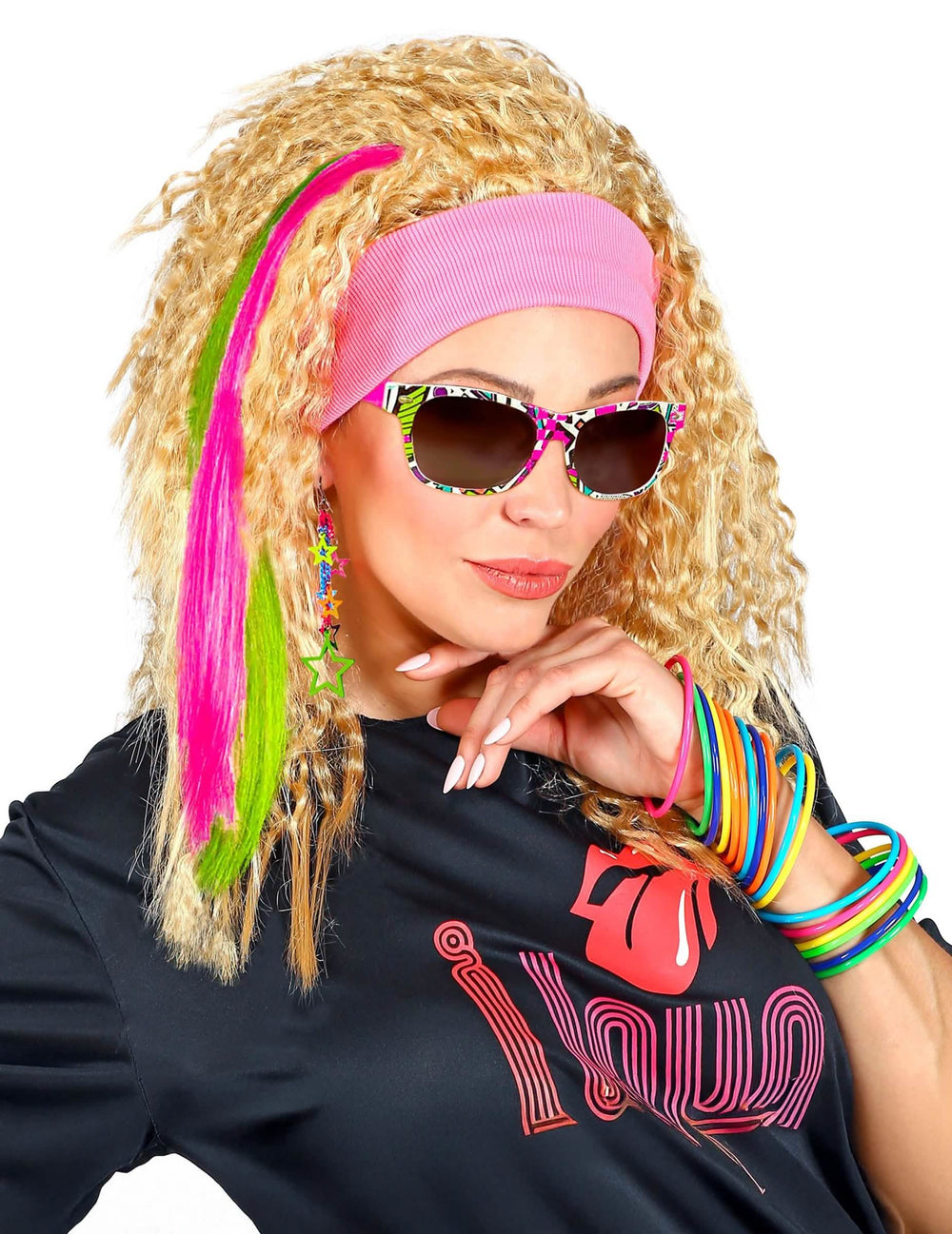 Primer plano de las gafas y joyas del kit de accesorios de los años 80 para niña