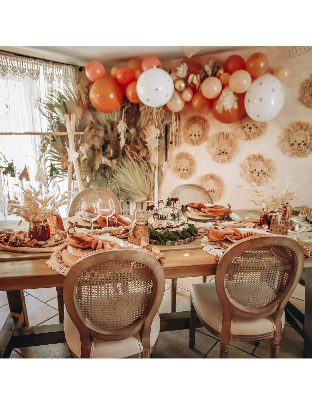 Mise en situación del kit de arco de 46 globos boho para matrimonio y cumpleaños