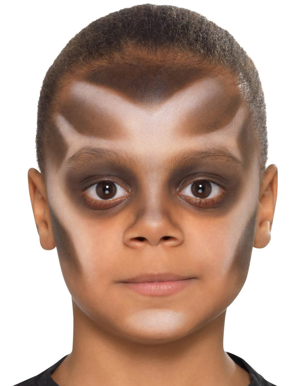 Primer plano del maquillaje de ojos del kit maquillaje vampiro con dentadura para niño