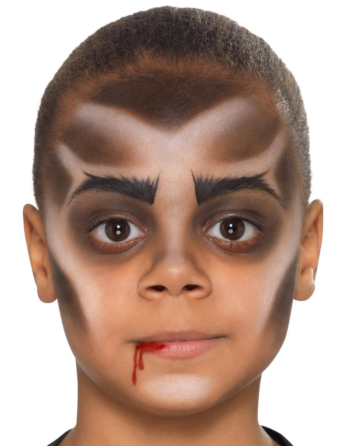 Detalle del maquillaje facial y del efecto sangre del kit de maquillaje de vampiro con dentadura postiza