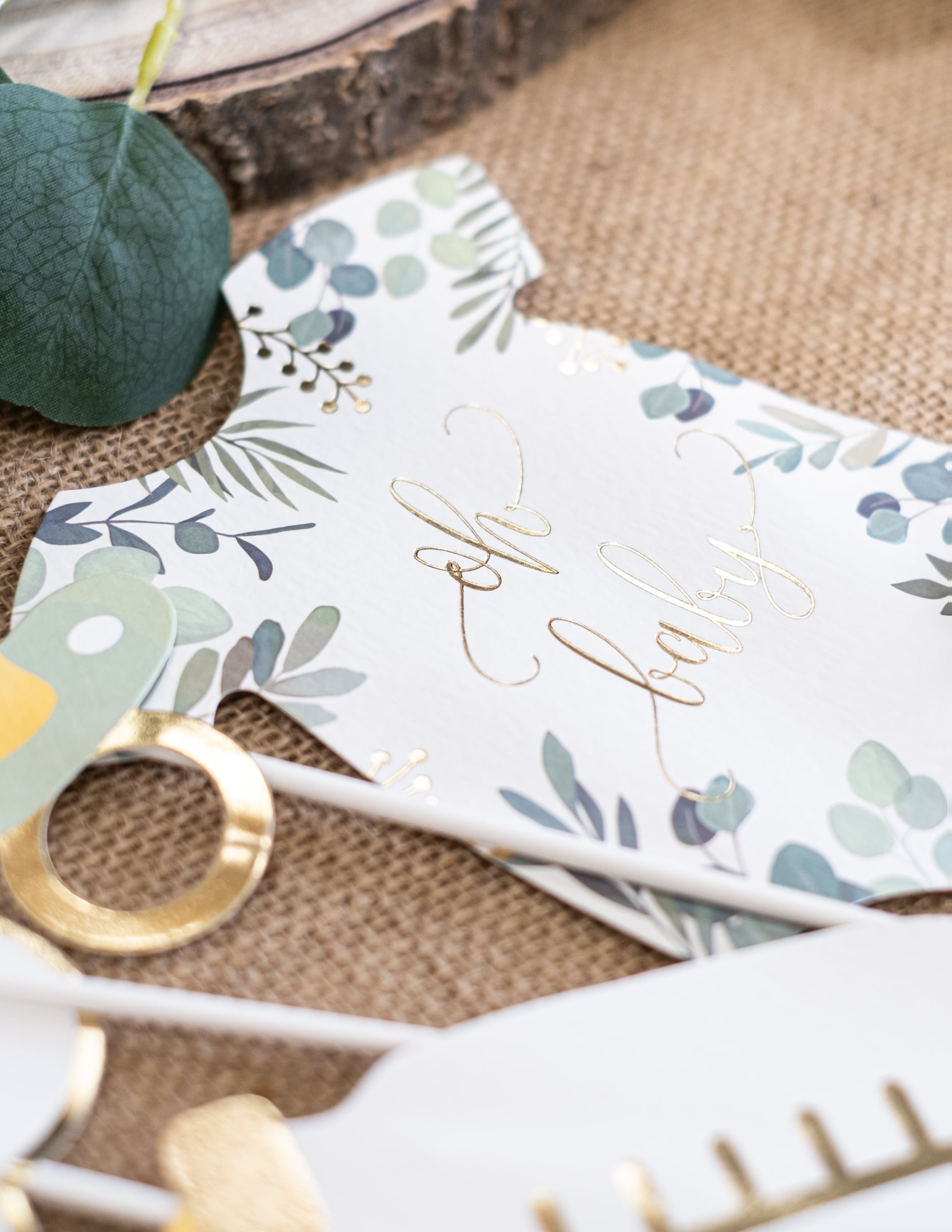 Détail de l'accessoire en forme de body du Kit photobooth 11 accessoires eucalyptus Oh Baby