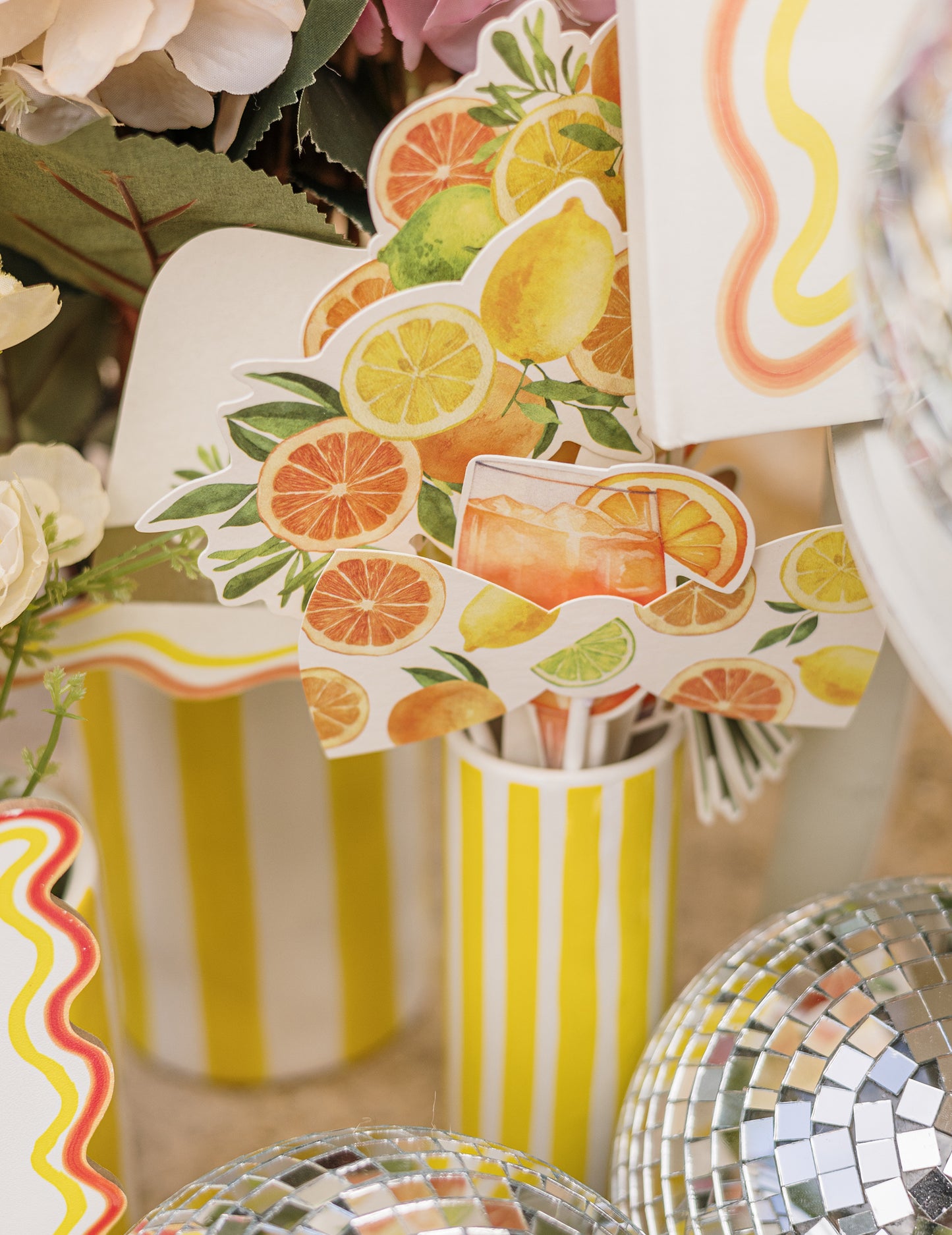 Kit Photobooth Fizz Cítricos Papel Crema, Naranja y Oro Accesorios Festivos