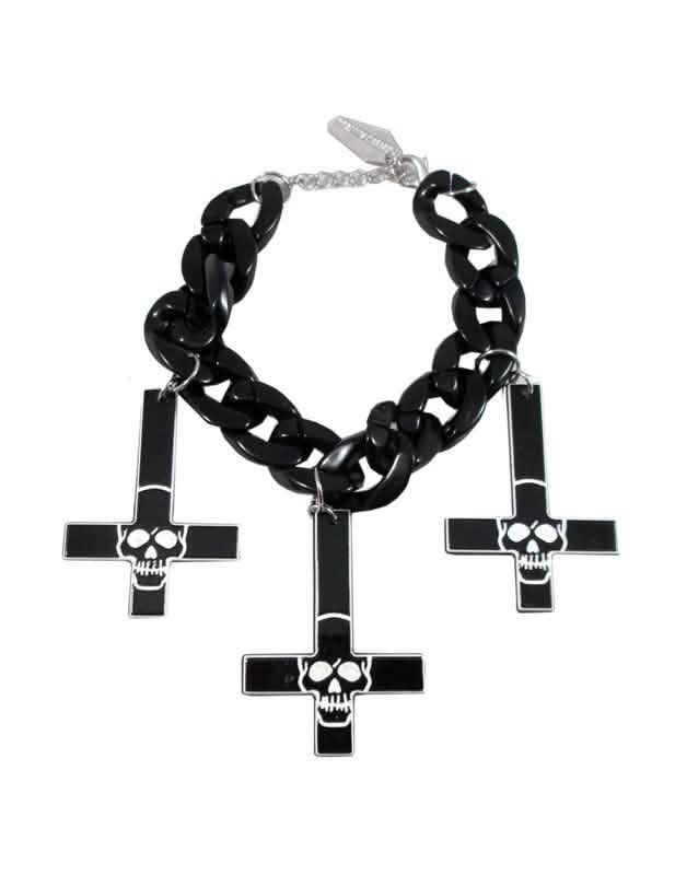 Bracelet croix crâne pour adulte noir avec pendentifs de croix inversées et têtes de mort