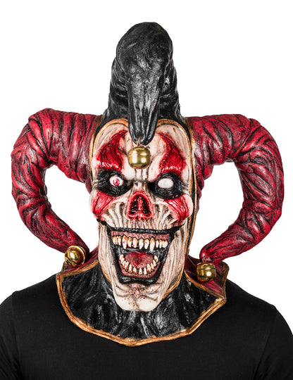 Gros plan sur le visage du masque intégral joker démoniaque