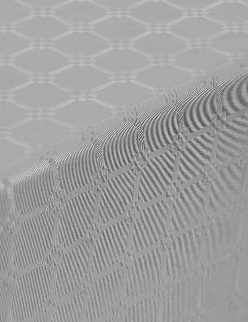 Detalle de los motivos adamascados del mantel en rollo de papel damascado para fiesta