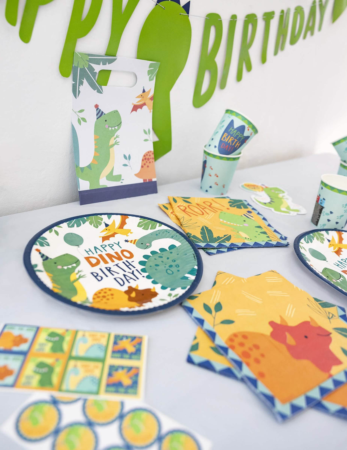 Pack Dino de 51 piezas para cumpleaños