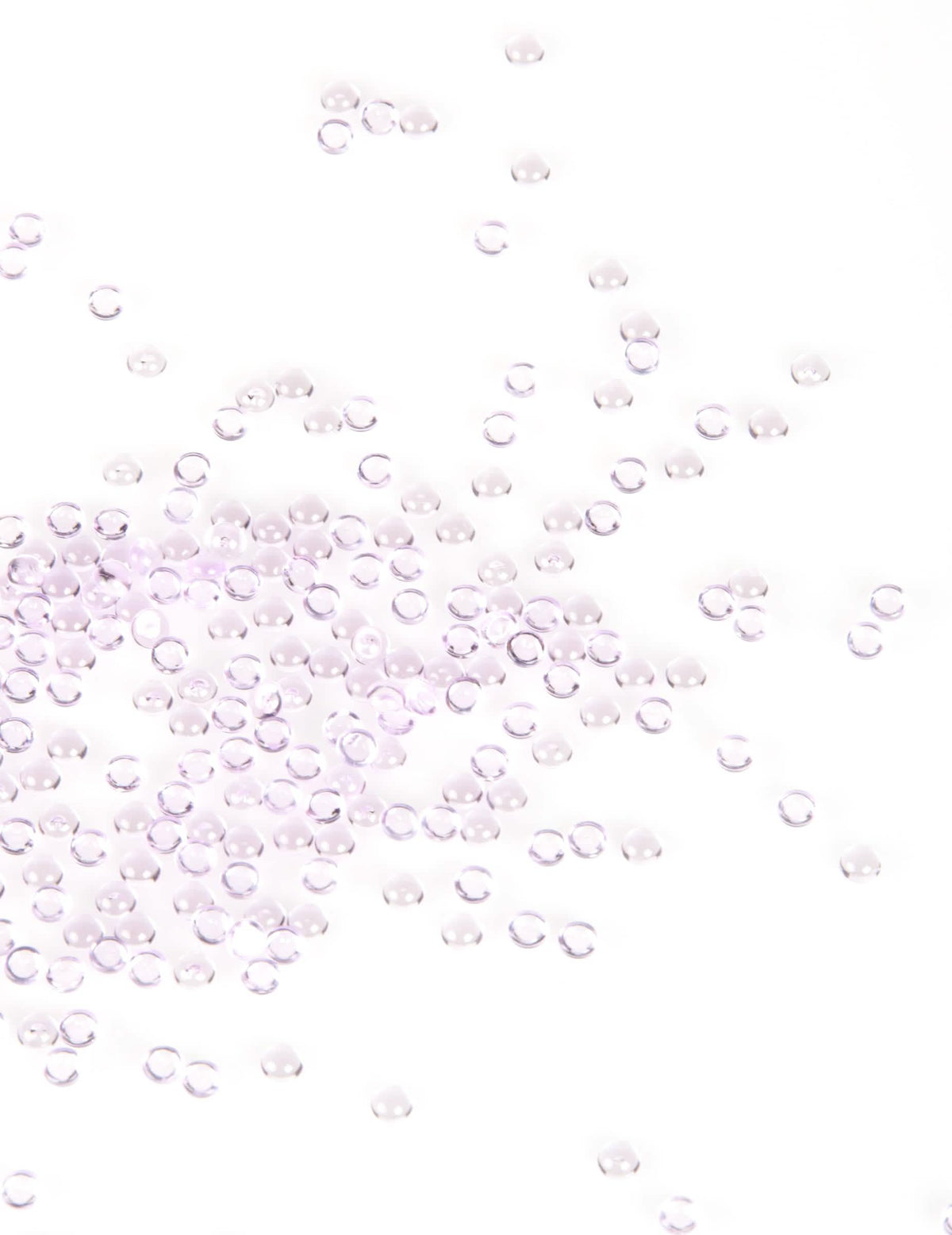 Perles effet goutte de pluie pour décoration de table parme